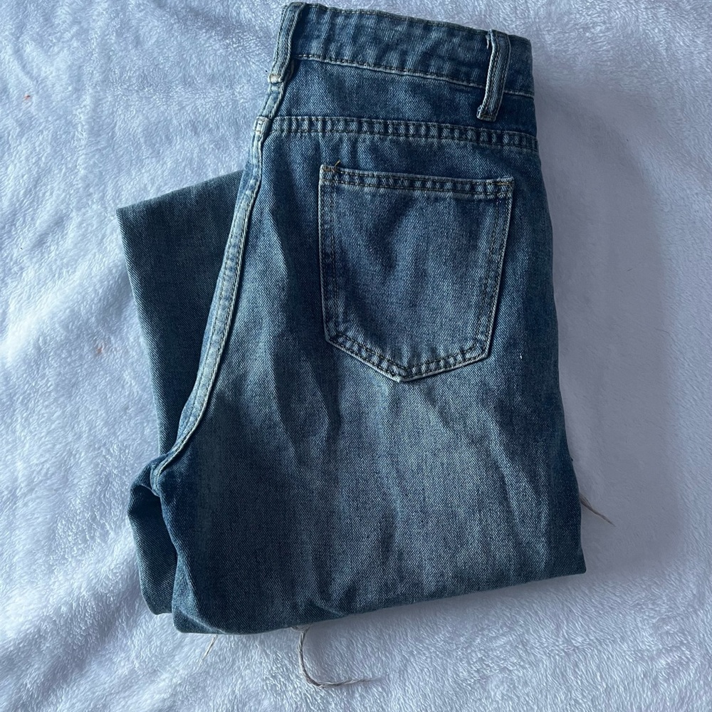 MEDIUM WASH Straight leg Jeans ( Never worn )